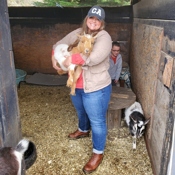 Meet your Posher, Jenna - Picture 3 of 4